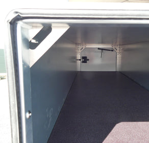 Ripiano per cassa dietro la cabina