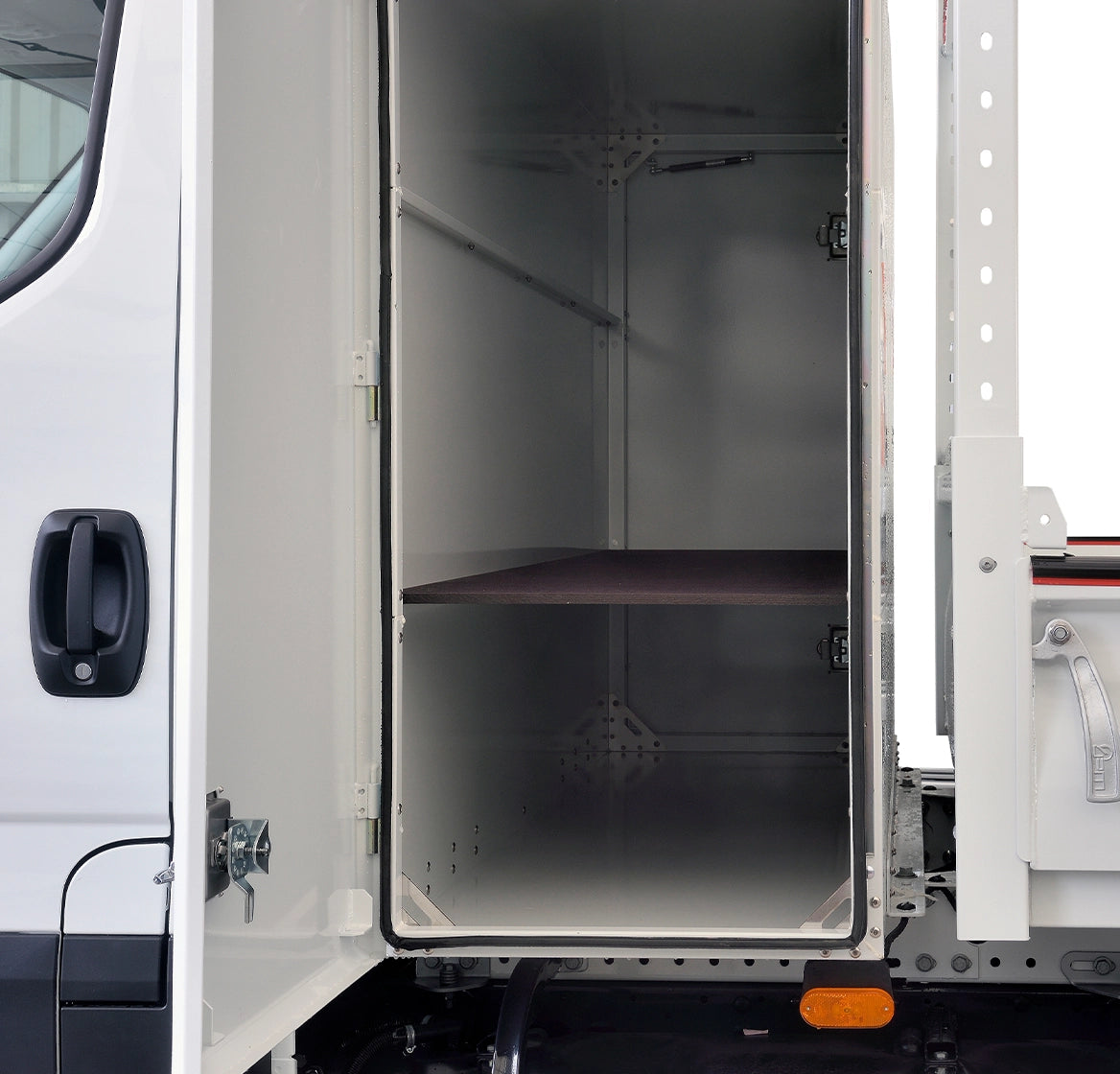 Estante para caja detrás de la cabina