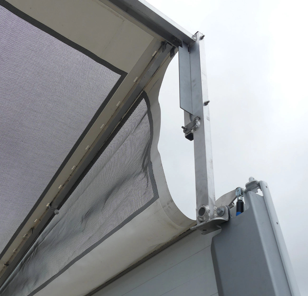 Tipper protective roof